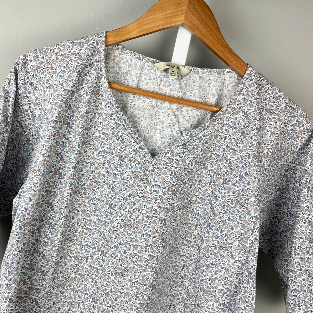 Yak & Yeti Poplin Floral Tunic Top Womens M Blue Tan‎ 100% Cotton Boho V-Neck